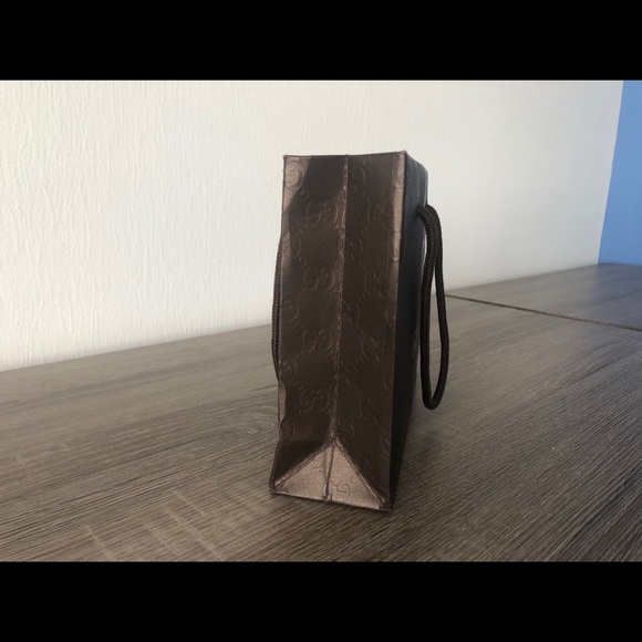 SOLD! Gucci Brown Gold Paper Shopping Gift Bag - Picture 4 of 6